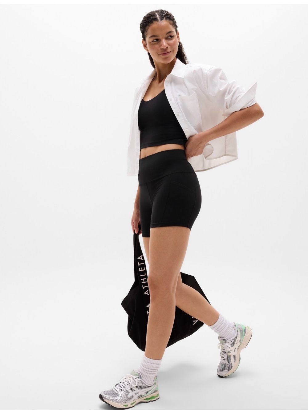 NWT Athleta Salutation Stash 5” Black Short Size Small